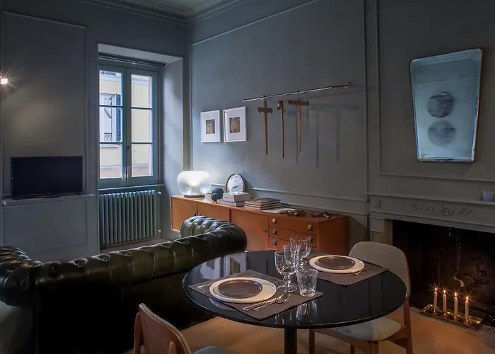 梅纳焦套房酒店 *